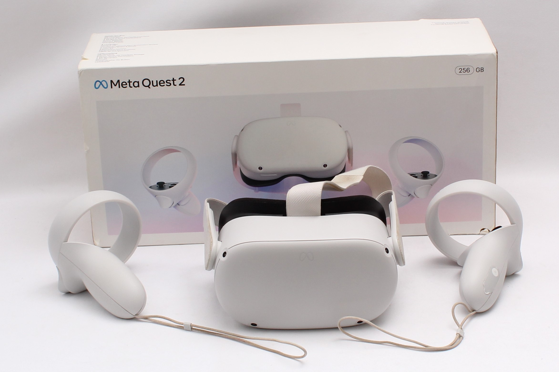 Pre-owned Meta Oculus Quest 2 256GB White Standalone All-In-One VR